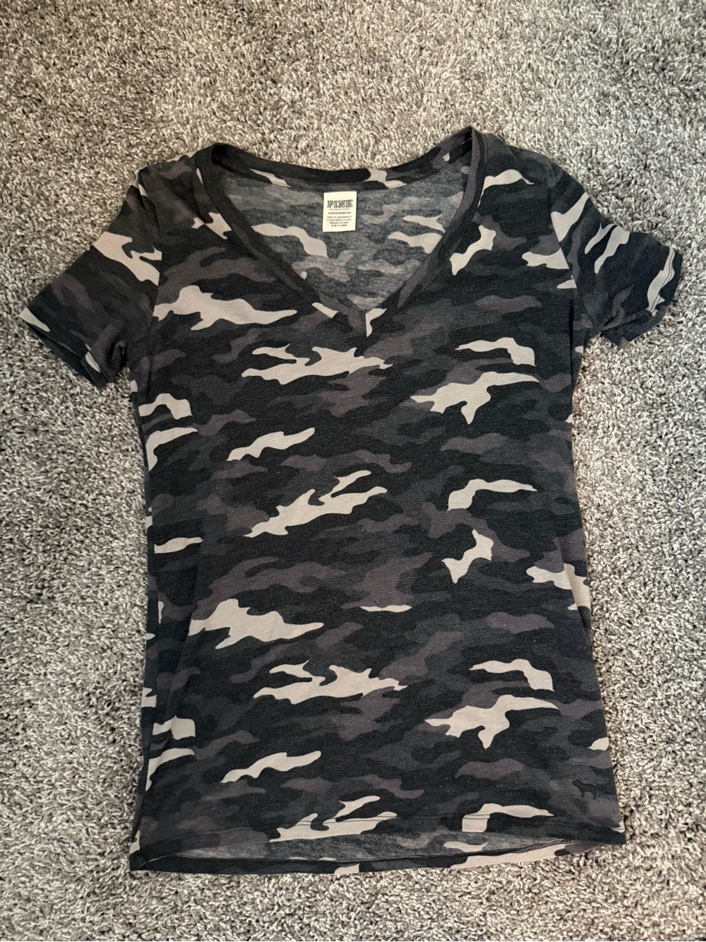 PINK Victoria's Secret Navy & Gray Camo V-Neck Short Sleeve Tee